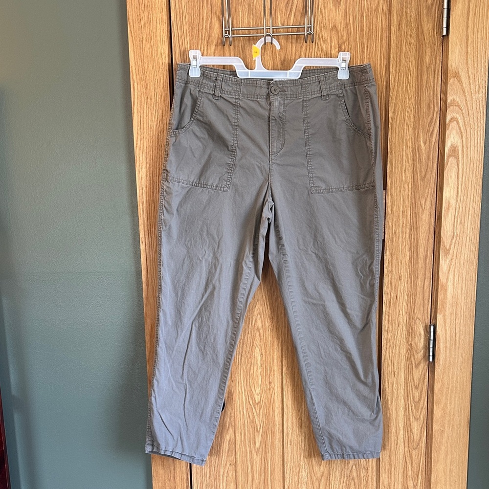 Liz Claiborne Women's Straight Leg Pants in Gray